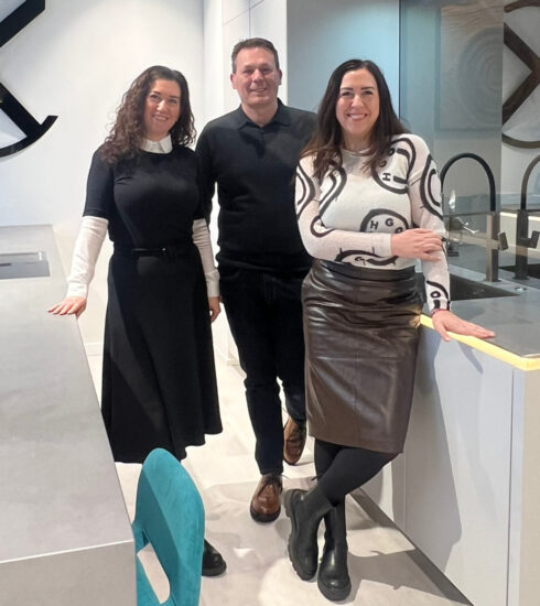 Bild von den Geschäftsführerinnen von KitchenConcept und Markus Wendel | Erlebnis-Kochschule Bonn