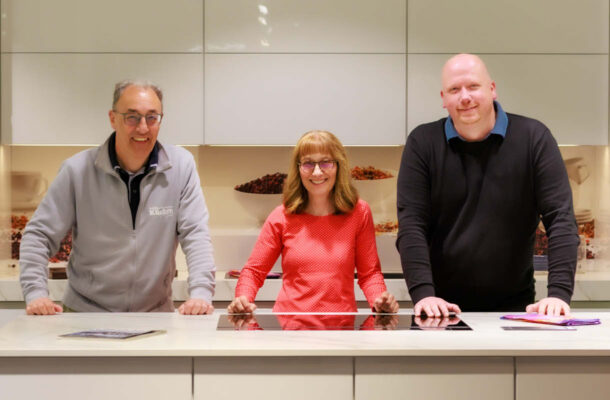 Das Team von Seidels Küchen strahlt voller Freude über den Generationenwechsel.