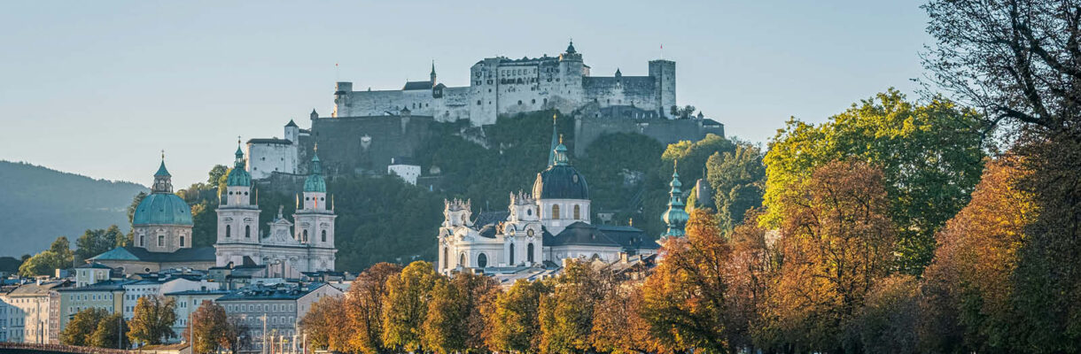 Blick auf Salzburg mit Festung Hohensalzburg in Österreich