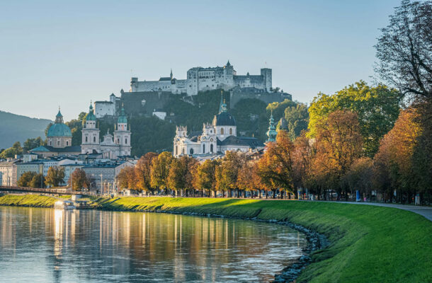 Blick auf Salzburg mit Festung Hohensalzburg in Österreich