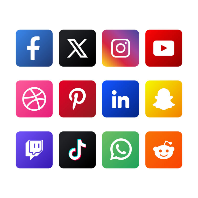 Übersicht verschiedener Social-Media-Plattformen auf hellem Hintergrund. Dargestellt sind die Logos von Facebook, X, Instagram, YouTube, Threads, Pinterest, LinkedIn, Snapchat, Twitch, TikTok, WhatsApp und Reddit als farbige App-Icons in einem übersichtlichen Raster.