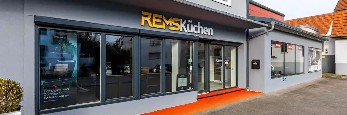 Der Küchenring Blog Foto Gesellschafer REMS Küchen Aussenansicht
